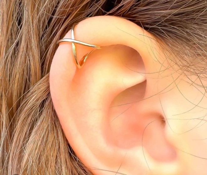 Crossed gold ear cuff