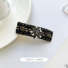 Pearl rhinestone geometric edge clip