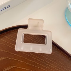 Simple geometric resin grasping clip