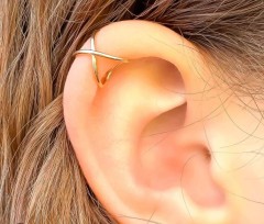 Crossed gold ear cuff