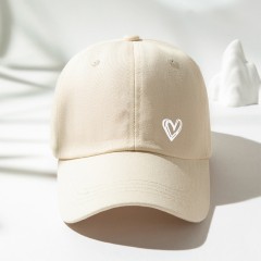 Beige sweet heart shape printing curved eaves baseball cap