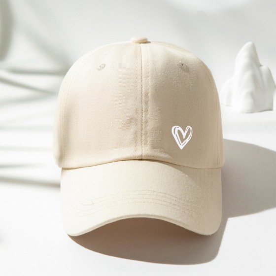 Beige sweet heart shape printing curved eaves baseball cap