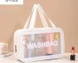 Washbag water proof اكتشفي حقيبة التجميل الوردية العصرية التي تجمع بين الأناقة والعملية: سحّاب متين بشكل قلب: تصميم أنثوي يحافظ على أغراضك بأمان. واجهة شفافة: تُمكنك من رؤية محتوياتك بسهولة وسرعة. مقبض سميك مريح: لتحمليها معك أينما ذهبت براحة وأناقة.